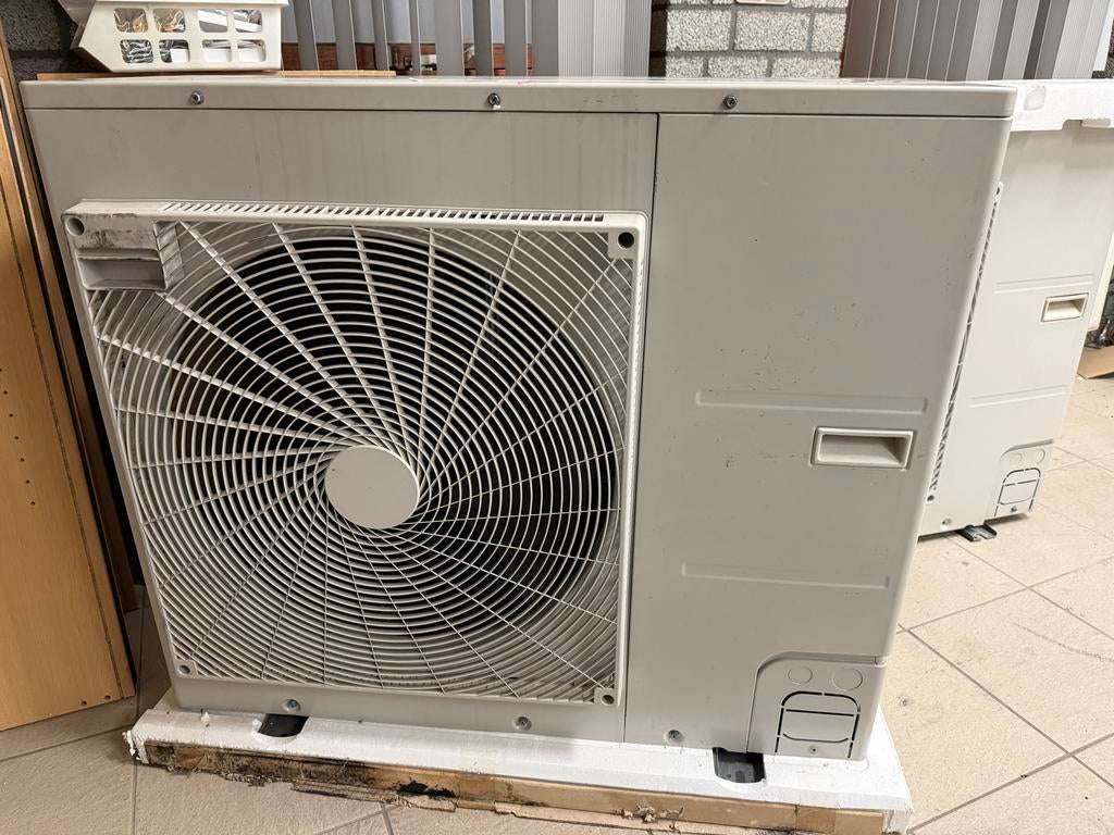 Bosch 4kW buitenunit warmtepomp, Witgoed en Apparatuur, Ophalen, Gebruikt, Verwarmen, 3 snelheden of meer