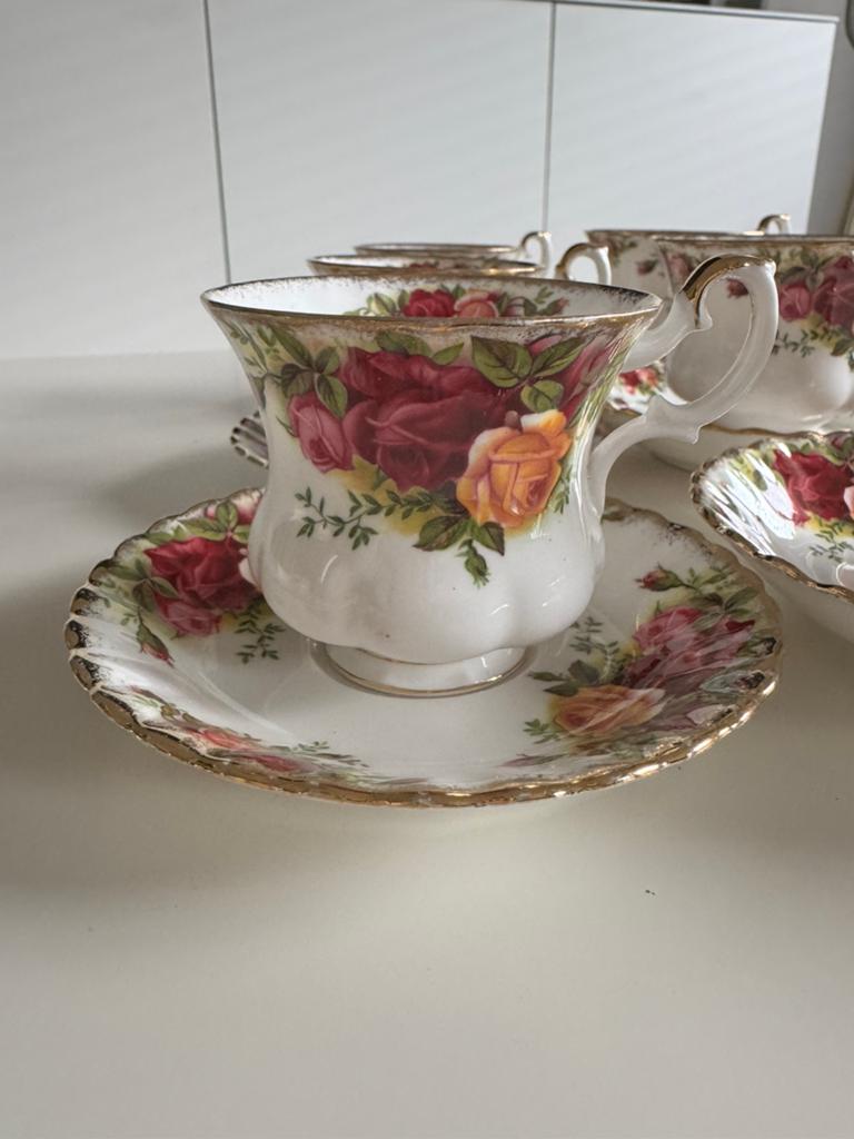 Royal Albert Old Country Roses Engeland serviesje, Antiek en Kunst, Ophalen