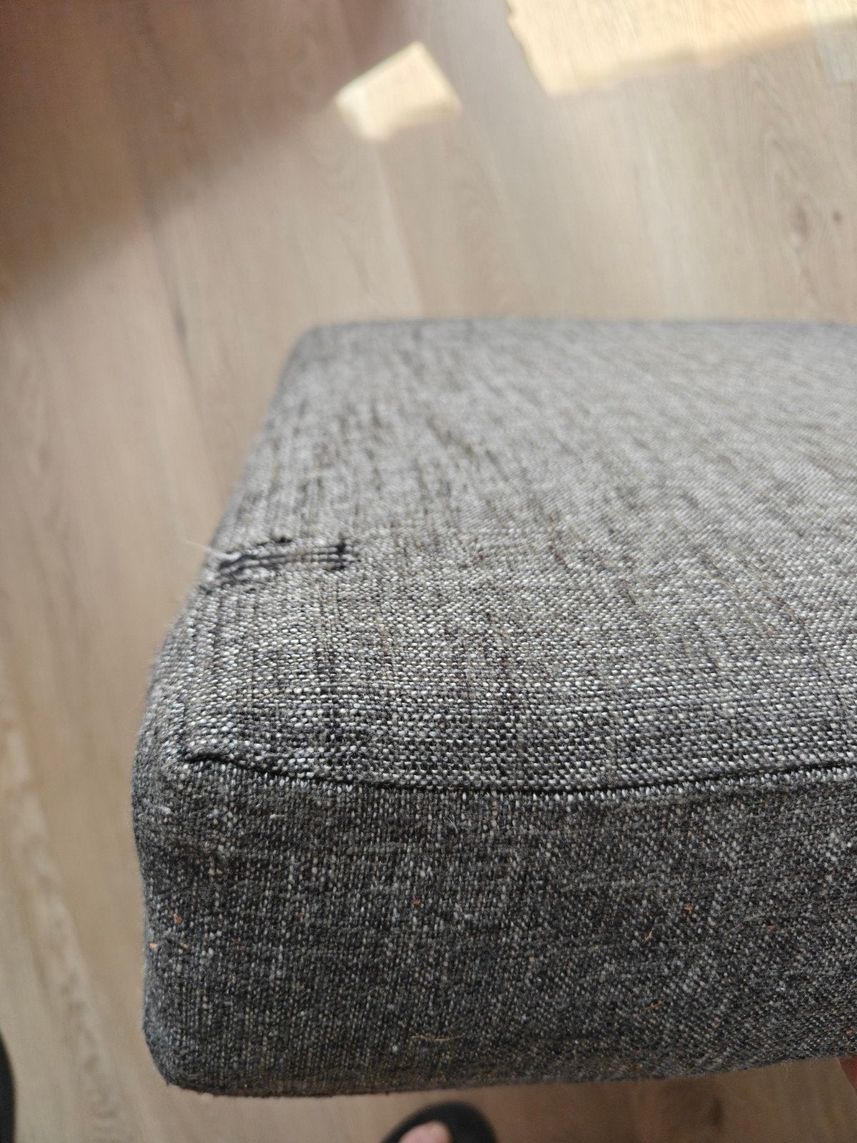 Compacte houten rookstoel met comfortabel kussen, Ophalen, Gebruikt, 75 tot 100 cm, Stof