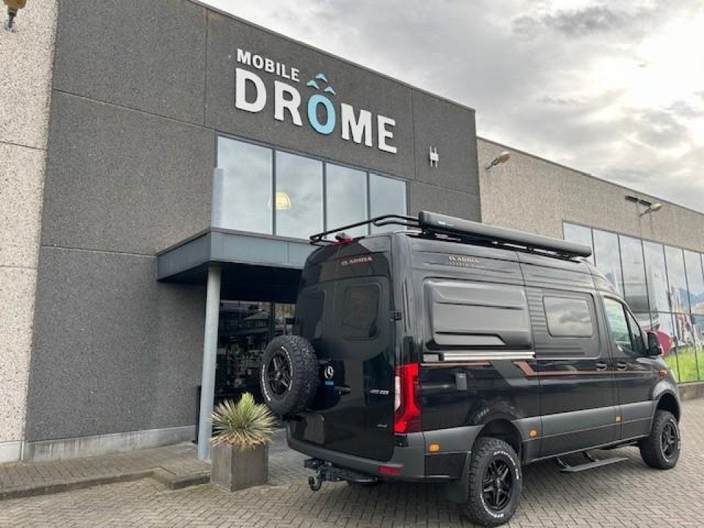 Adria Super-Twin 600 SPB, Caravans en Kamperen, Campers, Automaat, Buscamper of Camperbus, 6 tot 7 meter, Bedrijf