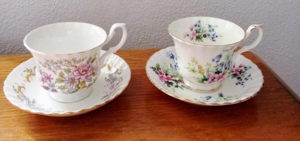 Royal Albert springwood  en naamloos, Antiek en Kunst, Ophalen of Verzenden