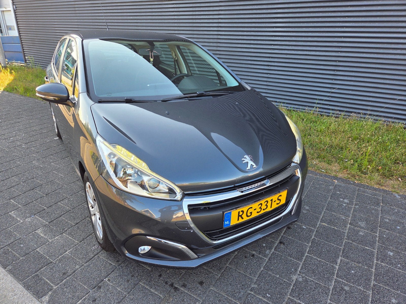 Peugeot 208 1.2 VTI 60KW/82PK 5-D 2016 Grijs, Auto's, Voorwielaandrijving, 31 €/maand, 1199 cc, Bedrijf