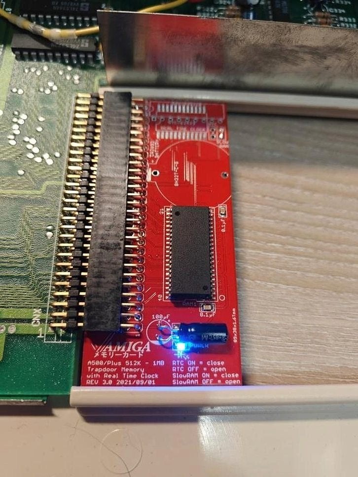 Amiga 500/500+ RAM upgrade half/1MB + RTC optie 25, Computers en Software, Ophalen of Verzenden