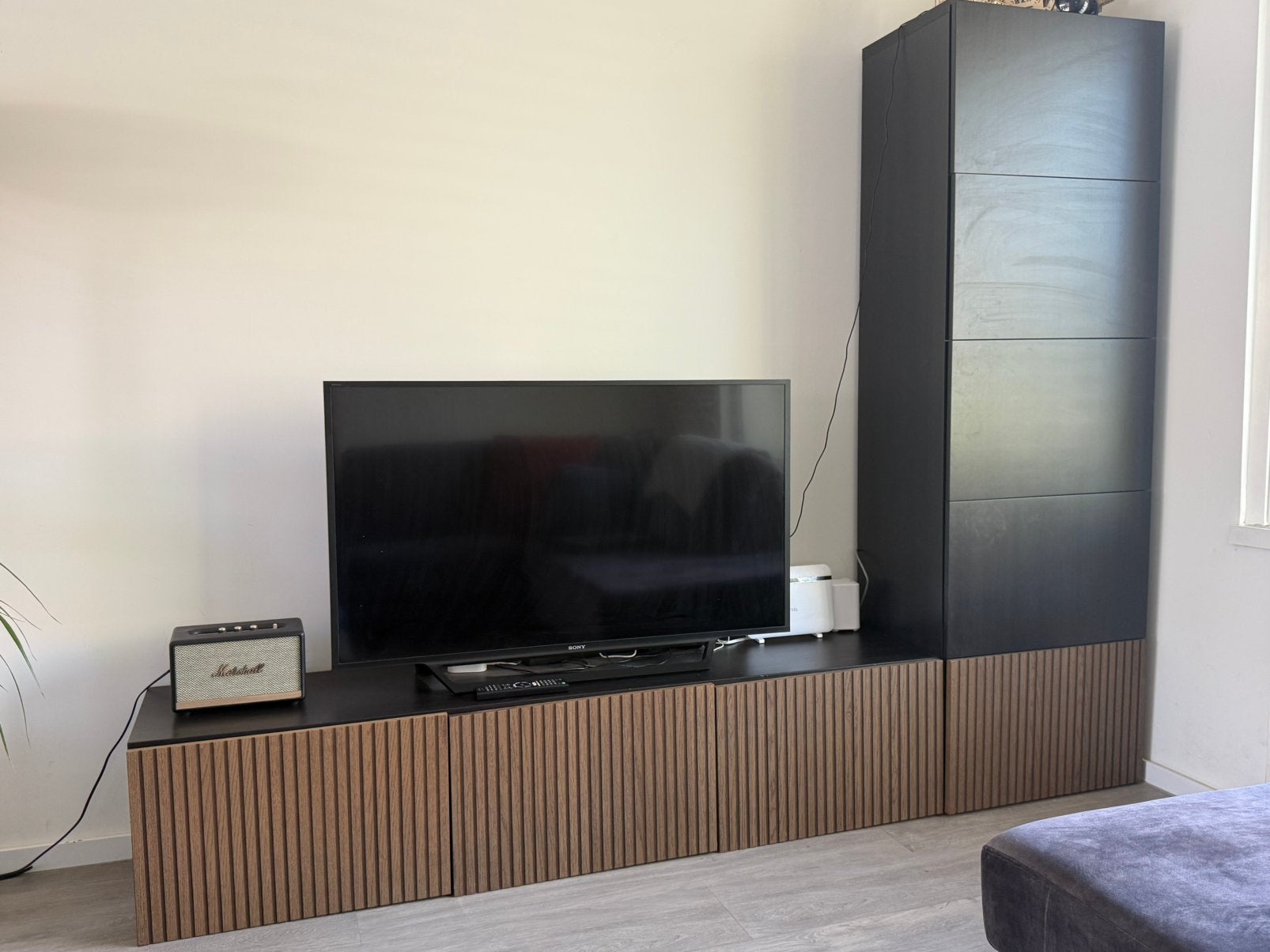 IKEA BESTÅ tv-meubel Björköviken zwart/bruin eiken, Huis en Inrichting, Kasten | Televisiemeubels, Ophalen, 150 tot 200 cm, Zo goed als nieuw