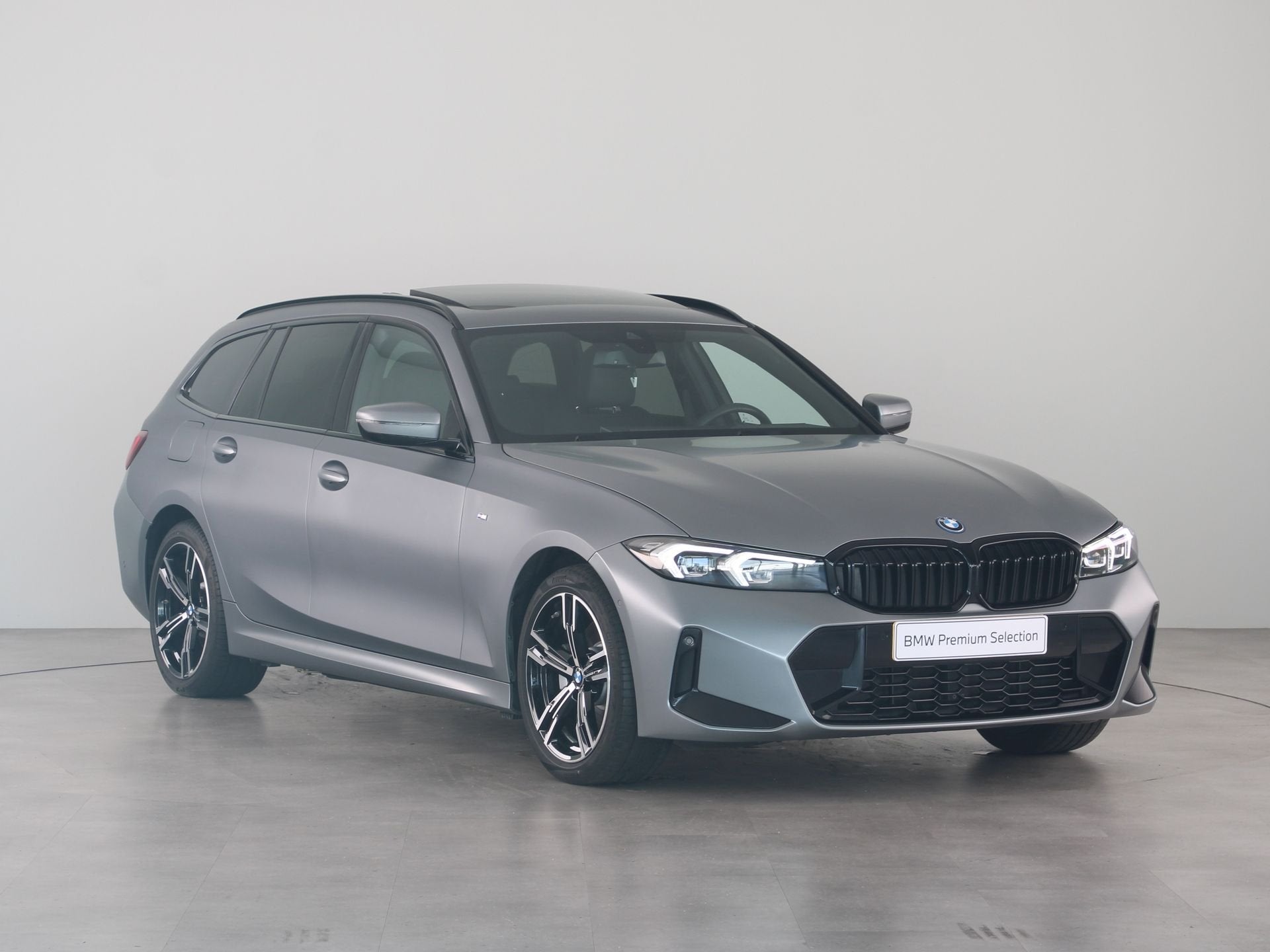 BMW 3 Serie Touring 330e Accu conditie 100% (bj 2025), Auto's, Achterwielaandrijving, Gebruikt, 4 cilinders, Met garantie (alle)