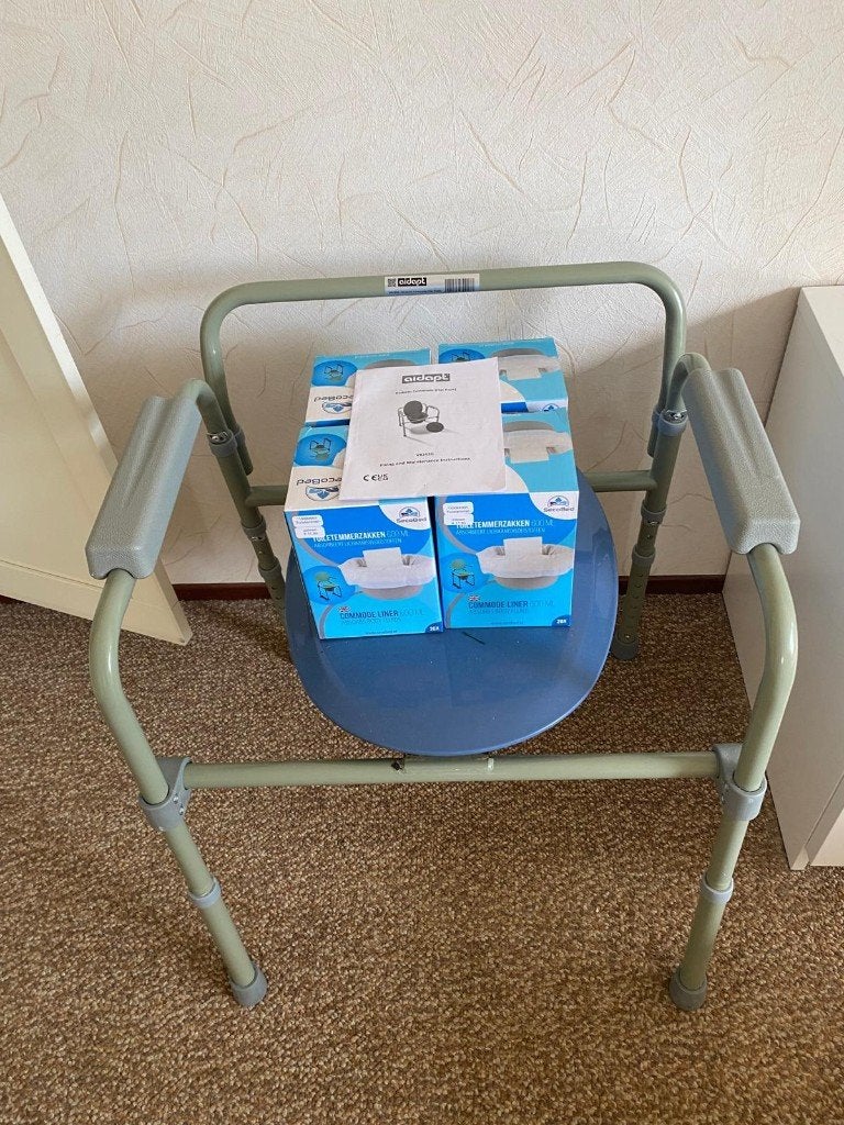 Po stoel met incomateriaal, Ophalen, Zo goed als nieuw