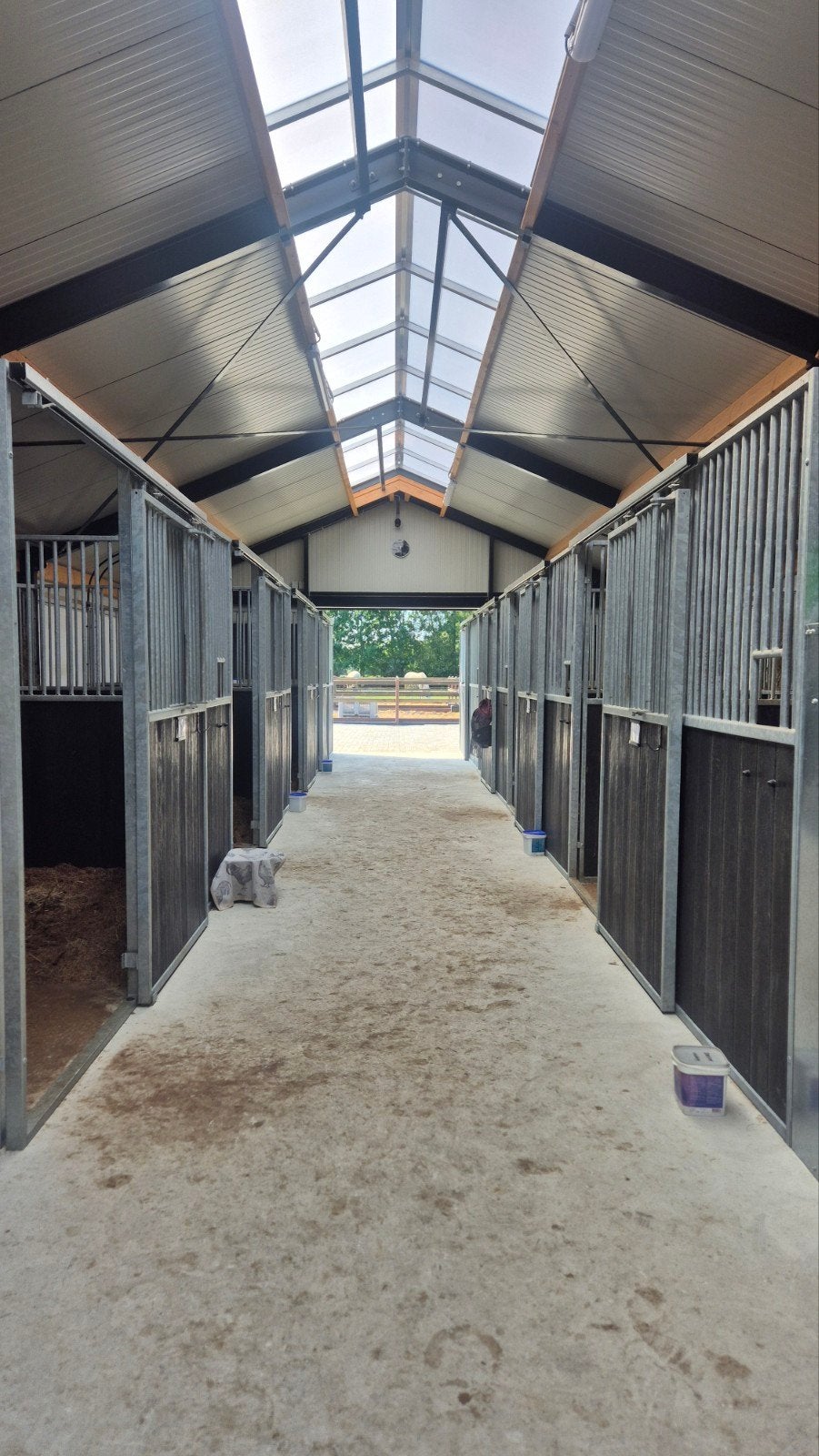 5 boxen vrij per 1 november – Kleinschalige prive  stal, Stalling, 4 paarden of pony's of meer