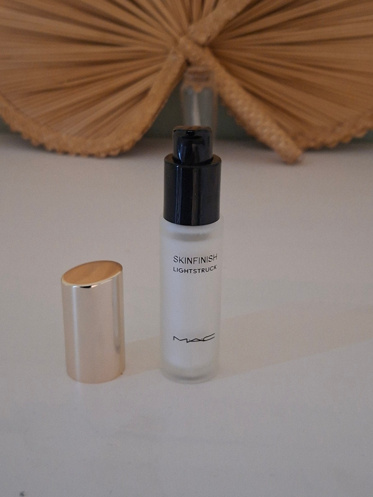 MAC Skinfinish Lightstruck Highlighter (Glacial), Overige kleuren, Gehele gezicht, Ophalen of Verzenden, Zo goed als nieuw