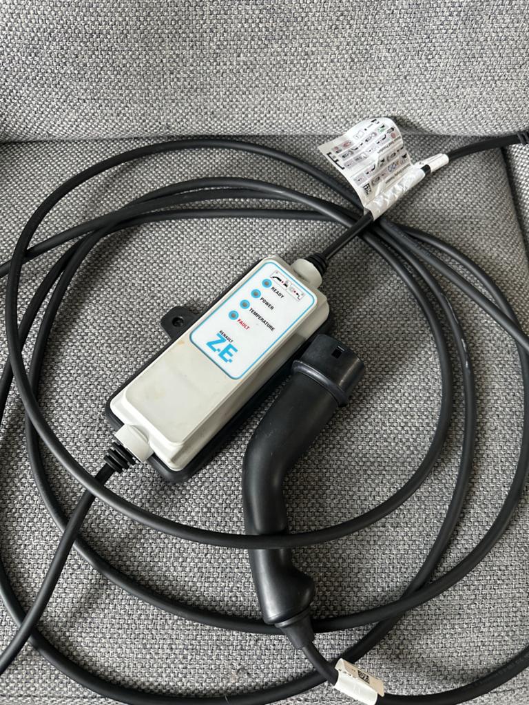 Nieuwe Renault Z.E. Draagbare EV Laadkabel - Type 2 (Mode 2), Auto diversen, Laadpalen, Ophalen of Verzenden, Nieuw, Laadkabel