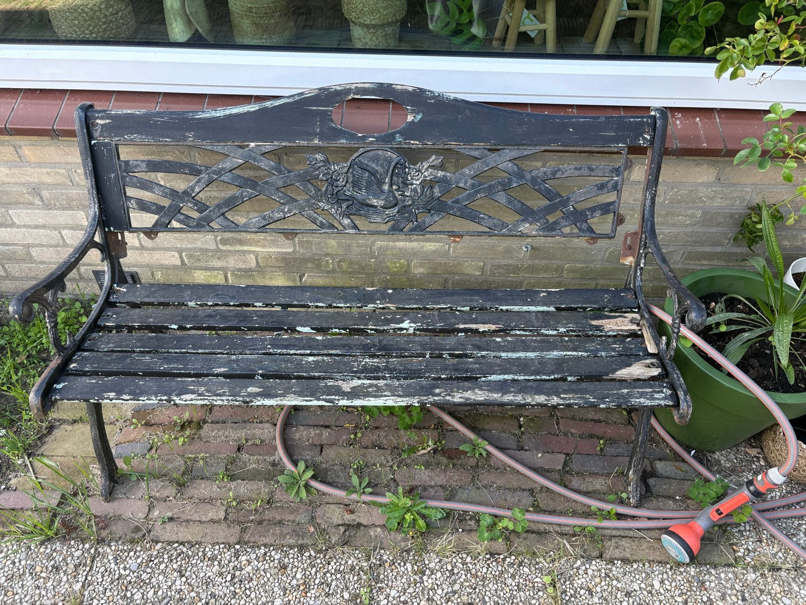 Gratis Vintage tuinbank met gietijzeren zijkanten, Ophalen