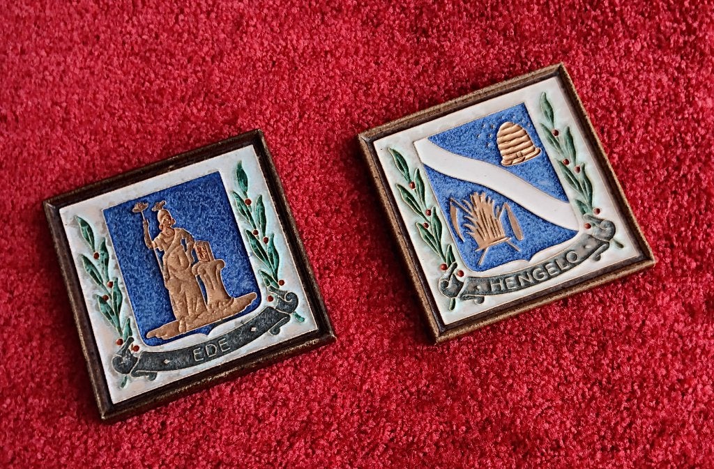Delft Porceleyne Fles - 2 plaatsnaam tegels: Ede + Hengelo, Antiek en Kunst, Ophalen of Verzenden