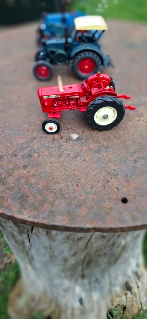 2x siku lanz en( 1x david brown is verkocht), Hobby en Vrije tijd, Modelauto's | 1:32, Ophalen of Verzenden, Tractor of Landbouw