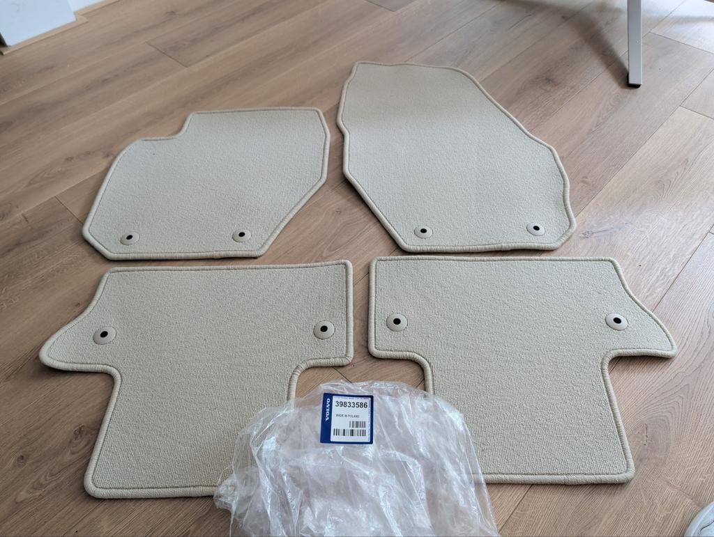 Origineel nieuwe Volvo automatten beige - 39833586, Ophalen of Verzenden, Nieuw
