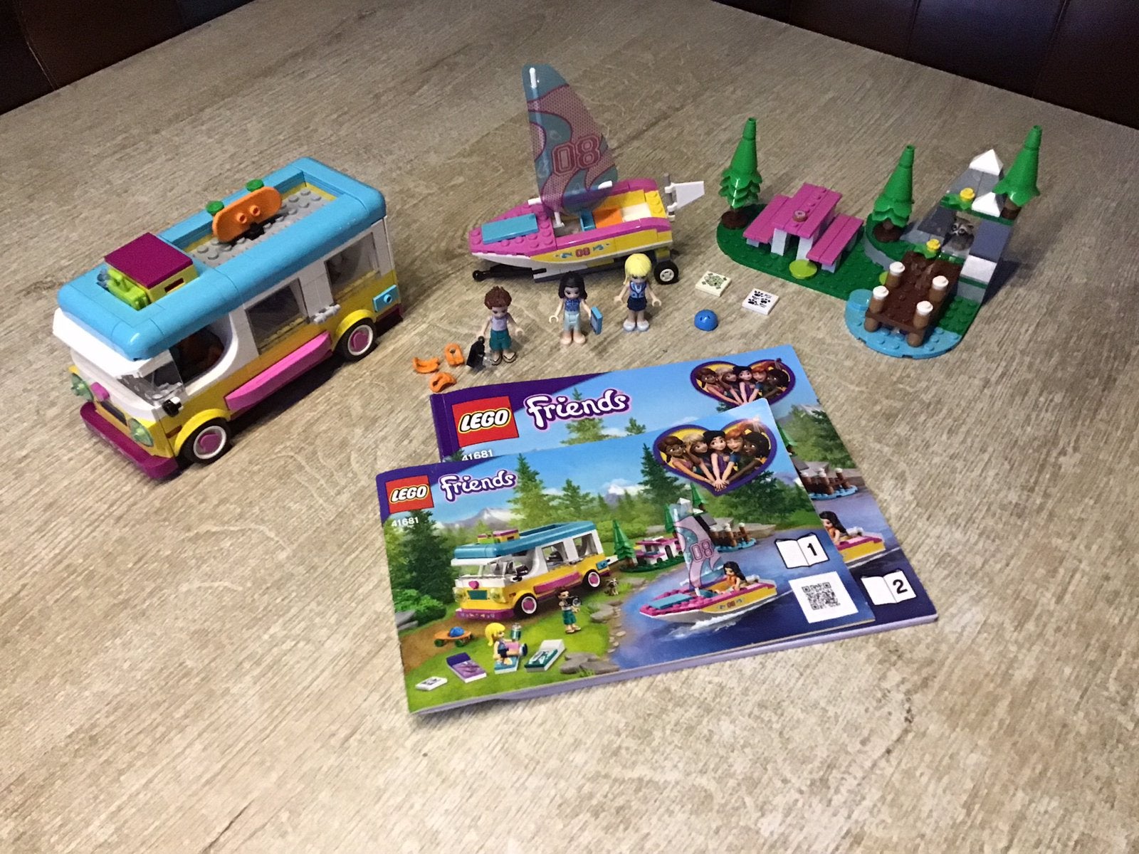 Lego friends Boscamper met zeilboot 41681, Ophalen of Verzenden, Zo goed als nieuw