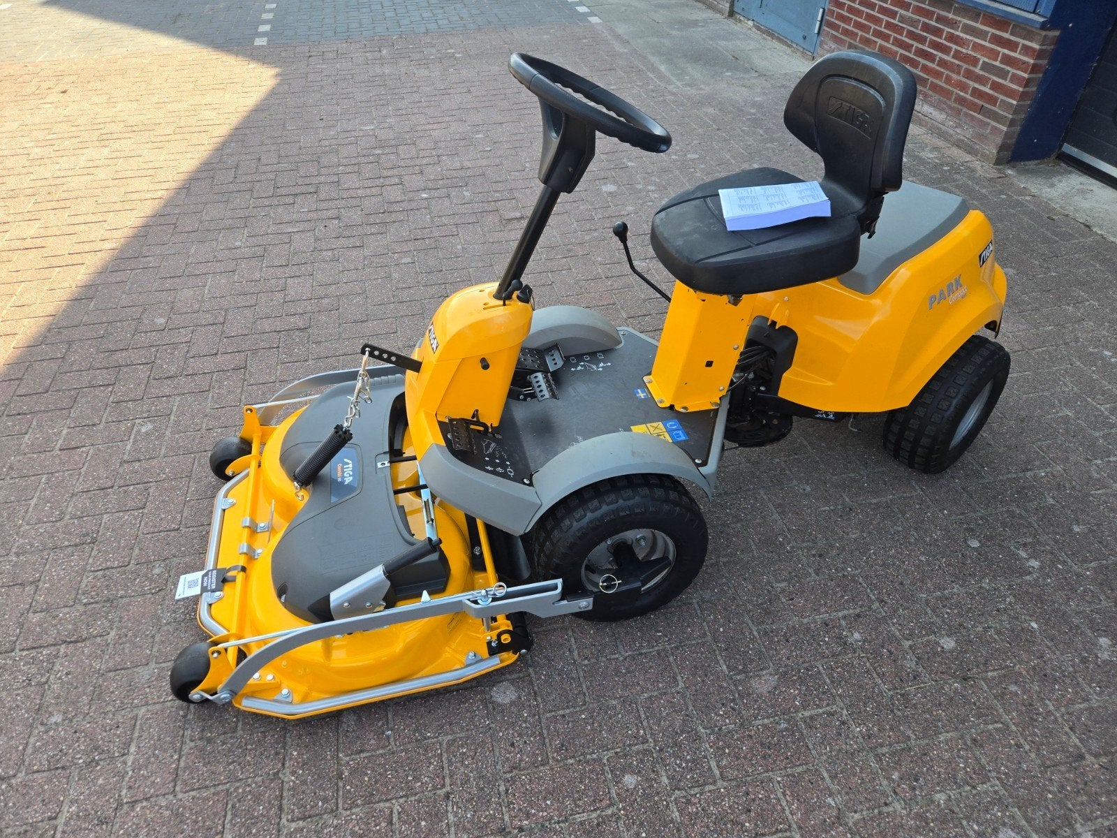 Zitmaaier  frontmaaier  grasmaaier  mulch, Tuin en Terras, Grasmaaiers, Kooimesmaaier, Ophalen, Zo goed als nieuw, 50 cm of meer
