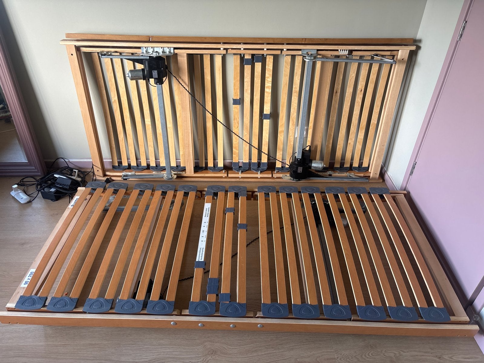 2 Gemotoriseerde bedframes 90x200 - Verstelbaar, Ophalen, Gebruikt, 90 cm, Eenpersoons