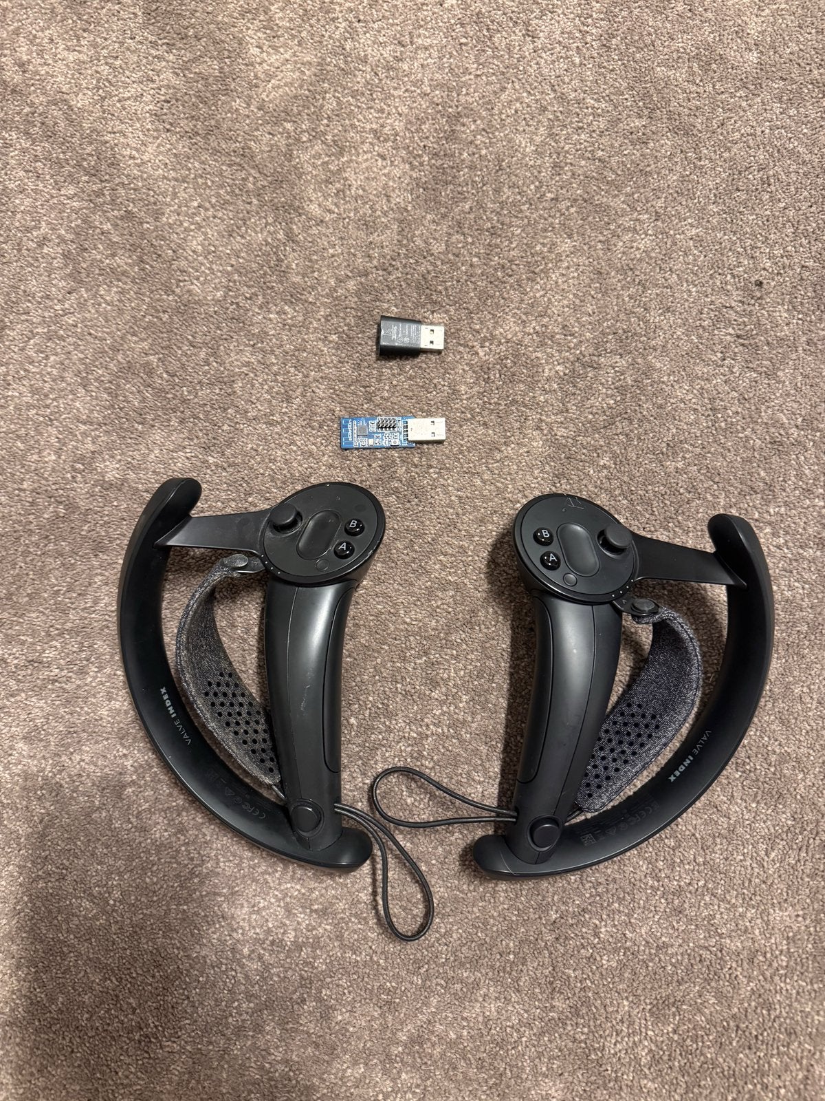 Vr valve index controllers plus 2 dongles, Spelcomputers en Games, Virtual Reality, Gebruikt, Pc, Controller, Ophalen of Verzenden