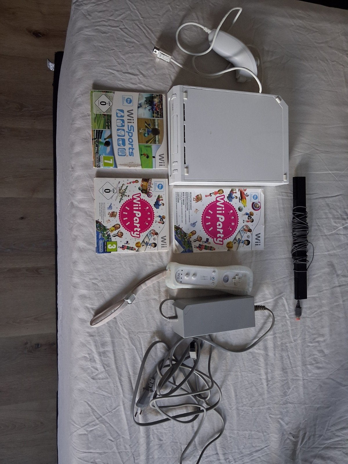 Nintendo Wii Console met 2 games en 2 controllers, Spelcomputers en Games, Spelcomputers | Nintendo Wii, Gebruikt, Met 2 controllers