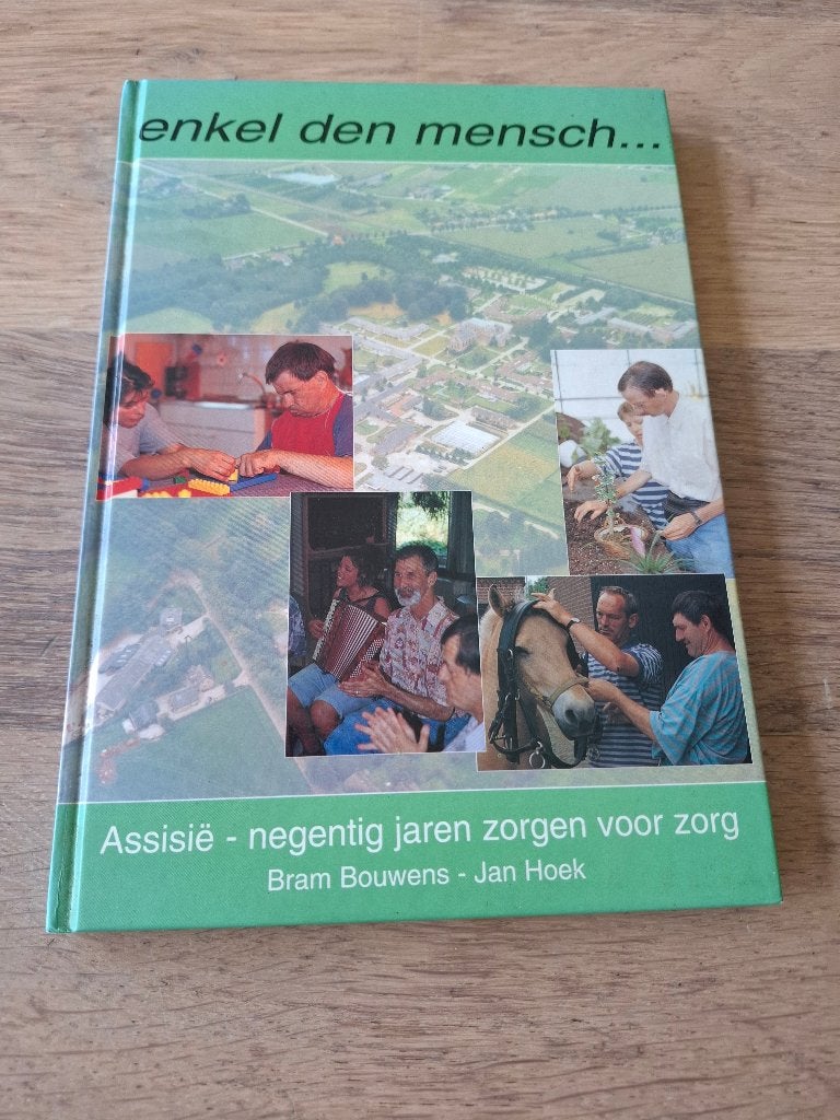 Enkel den mensch - Assisië negentig jaren zorgen voor zorg, Ophalen of Verzenden, Zo goed als nieuw, Nederland