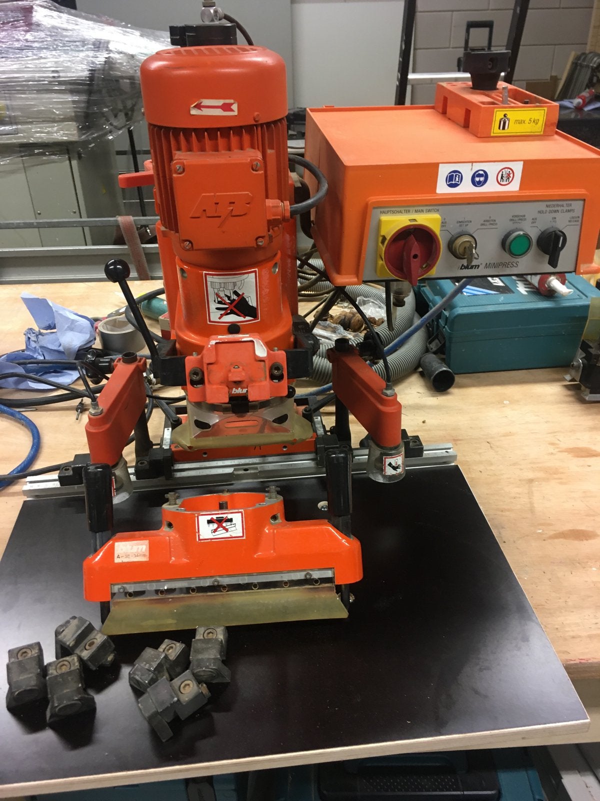 Blum minipress scharnier en rijboormachine, Doe-het-zelf en Verbouw, Ophalen, Zo goed als nieuw, Overige typen