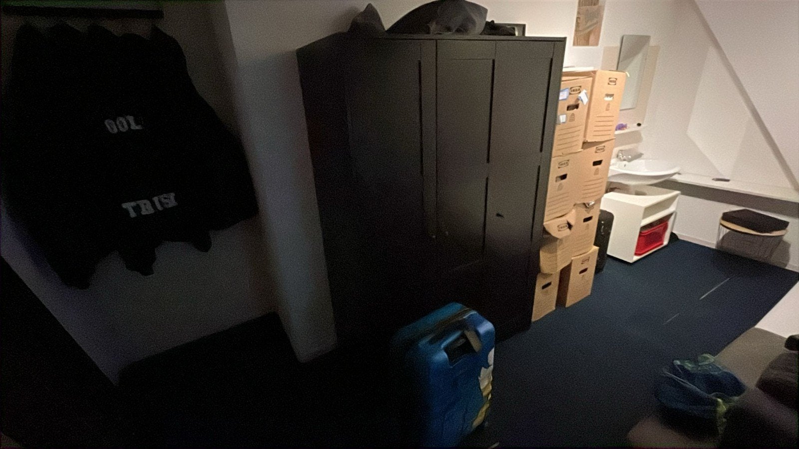 Ikea Rakkestad. Zwarte kledingkast met drie deuren, Huis en Inrichting, Kasten | Kledingkasten, Ophalen, Gebruikt, 50 tot 100 cm