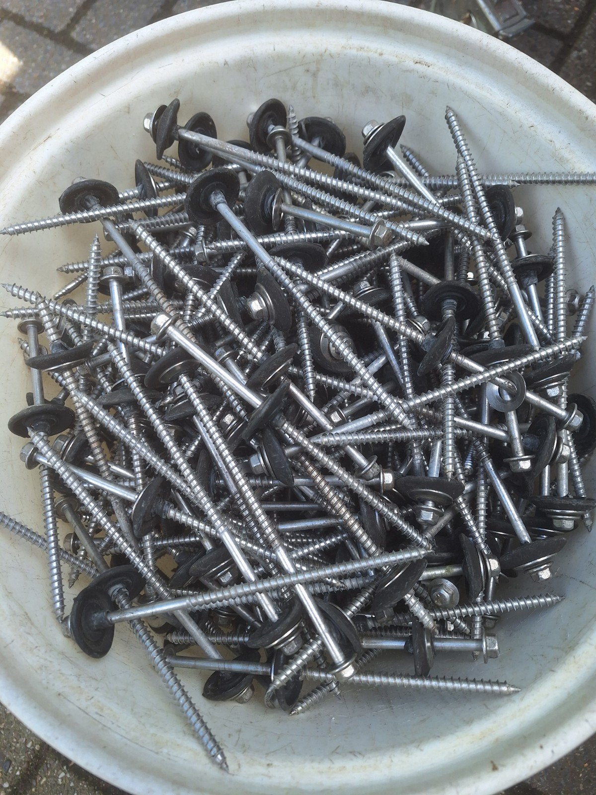 490 stuks roestvrijstalen dakschroeven 170mm met ring en dop, Ophalen, 100 tot 250 mm, Schroeven, Zo goed als nieuw