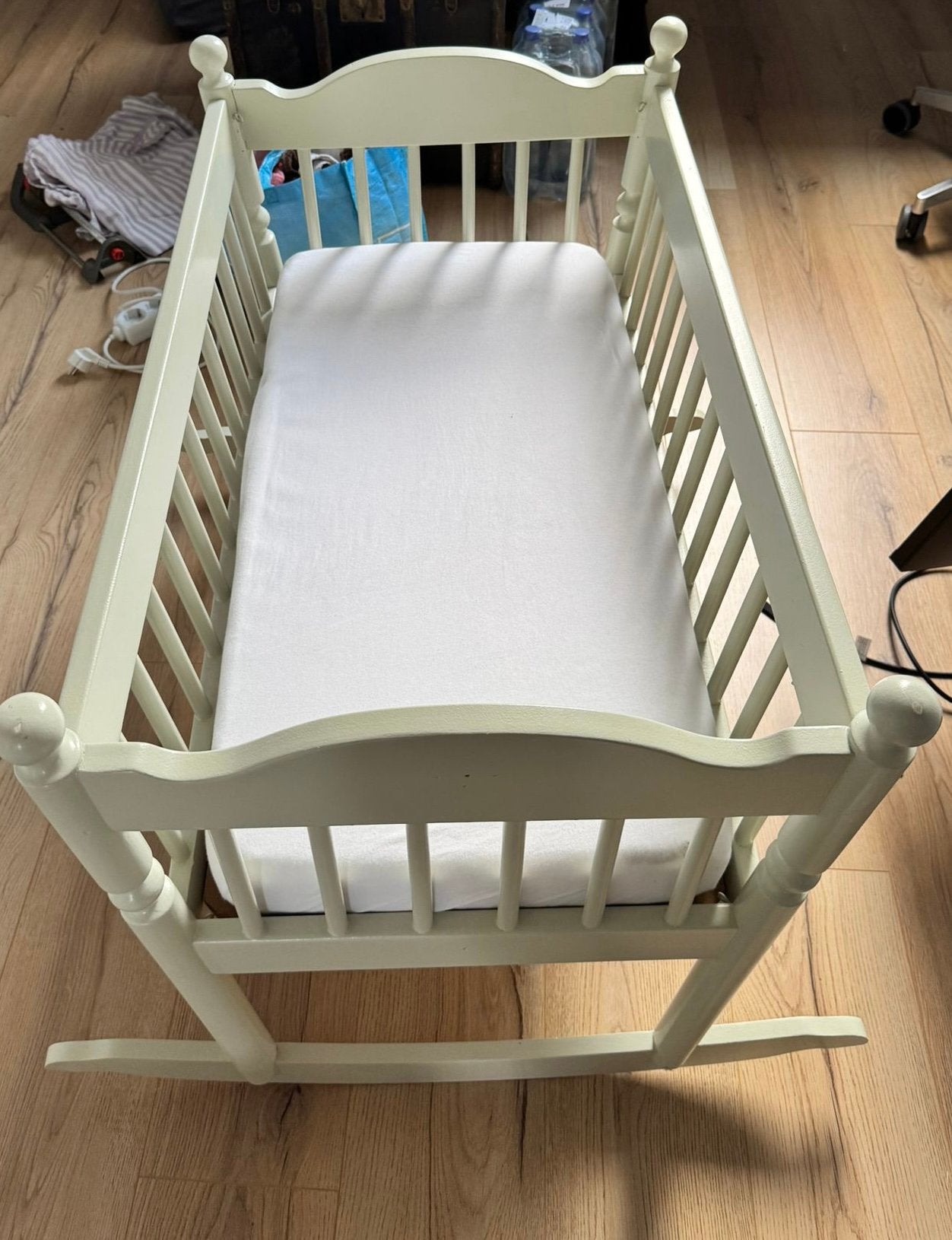 Mooie wieg hout incl zo goed als nieuw matras, Kinderen en Baby's, Babywiegjes en Ledikanten, Ophalen, Gebruikt, Wieg