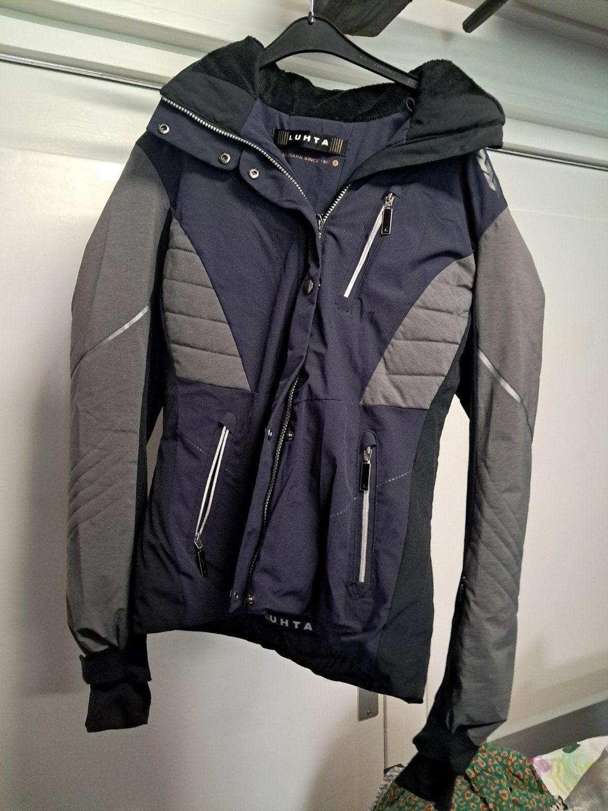 Luhta dames jas maat L in nette staat, Kleding | Dames, Jassen | Winter, Luhta, Ophalen of Verzenden, Zo goed als nieuw, Maat 42/44 (L)
