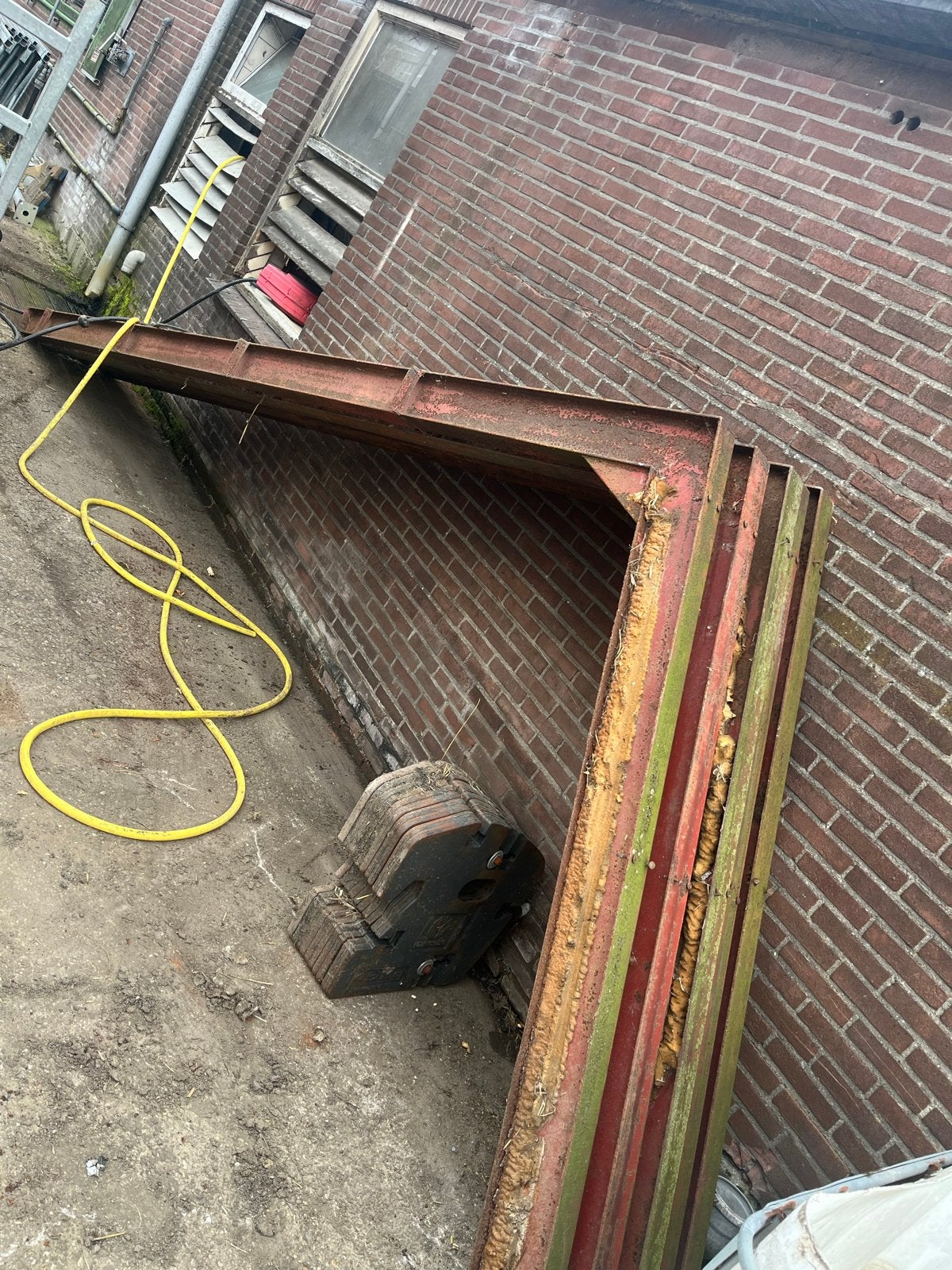 Stalen spanten 2,5m lang, 960mm breed, Ophalen