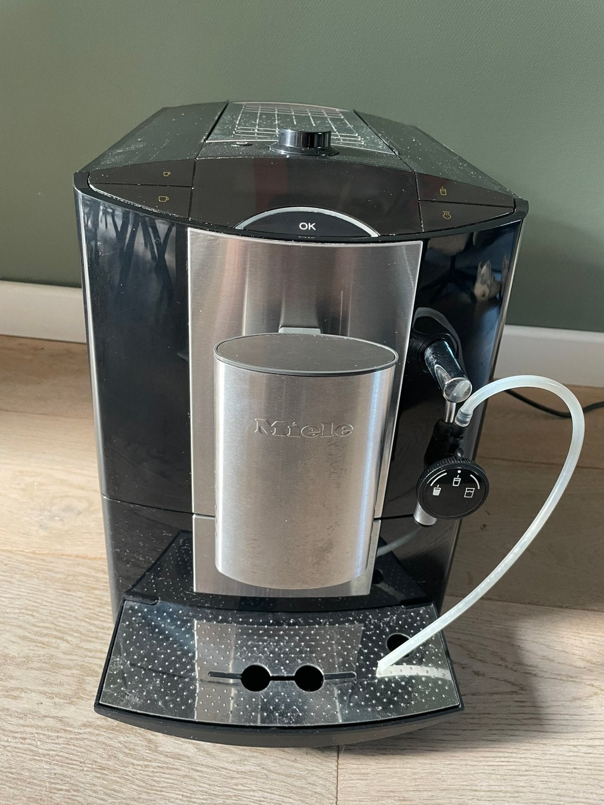 Miele CM5100 Koffiebonenmachine, Witgoed en Apparatuur, Ophalen, Zo goed als nieuw, Koffiemachine, Koffiebonen
