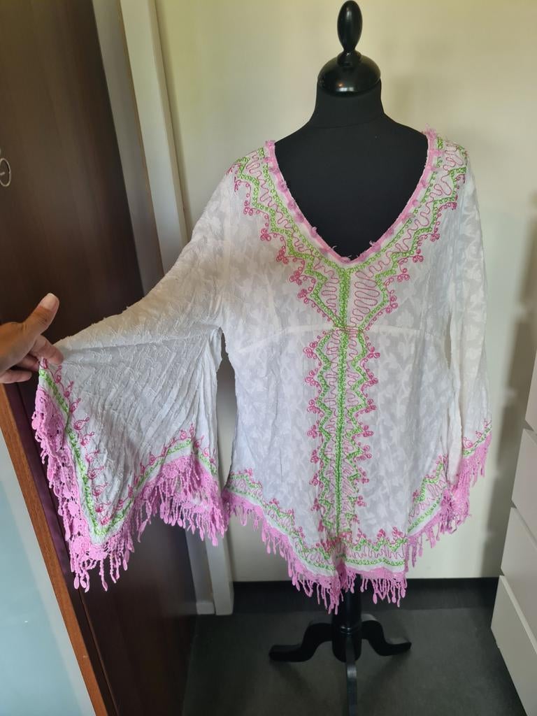 Witte tuniek met roze en groene borduursels en olifant, Maat 38/40 (M), Wit, Ophalen of Verzenden, Lange mouw