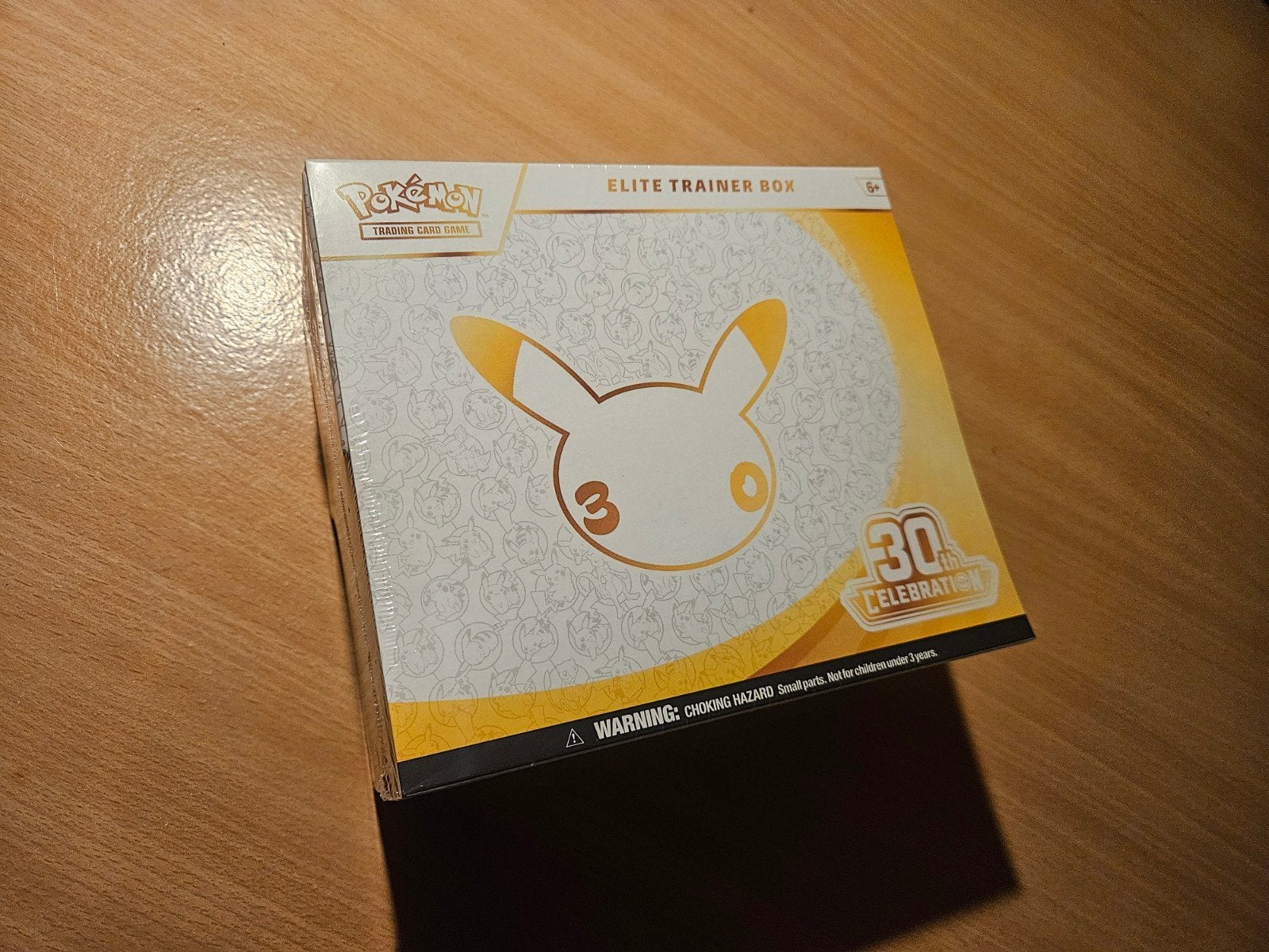 pokemon 30th celebration ETB, Ophalen of Verzenden, Nieuw, Boosterbox, Foil