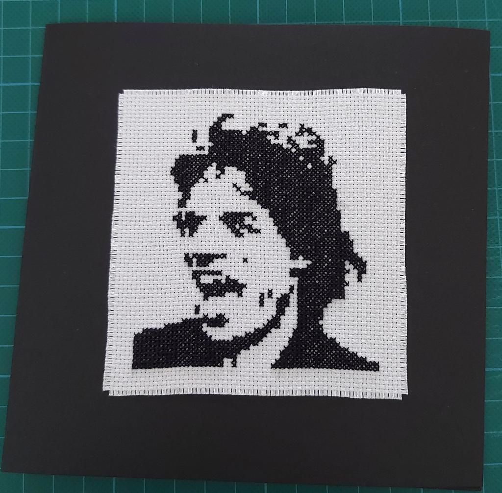 kaart met geborduurde Mick Jagger (1992), Hobby en Vrije tijd, Kaarten | Zelfgemaakt, Ophalen of Verzenden, Nieuw, Man of Vrouw
