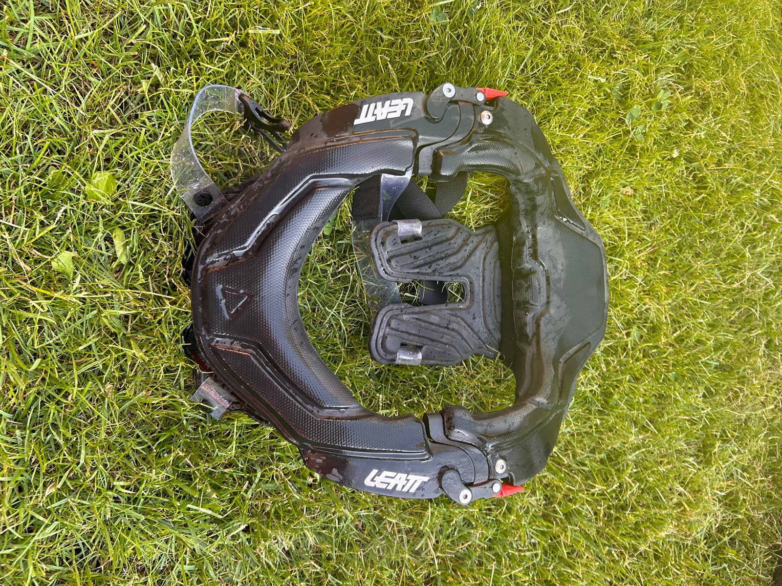 Leatt Core Neck Brace, maat L/XL., Ophalen, Tweedehands