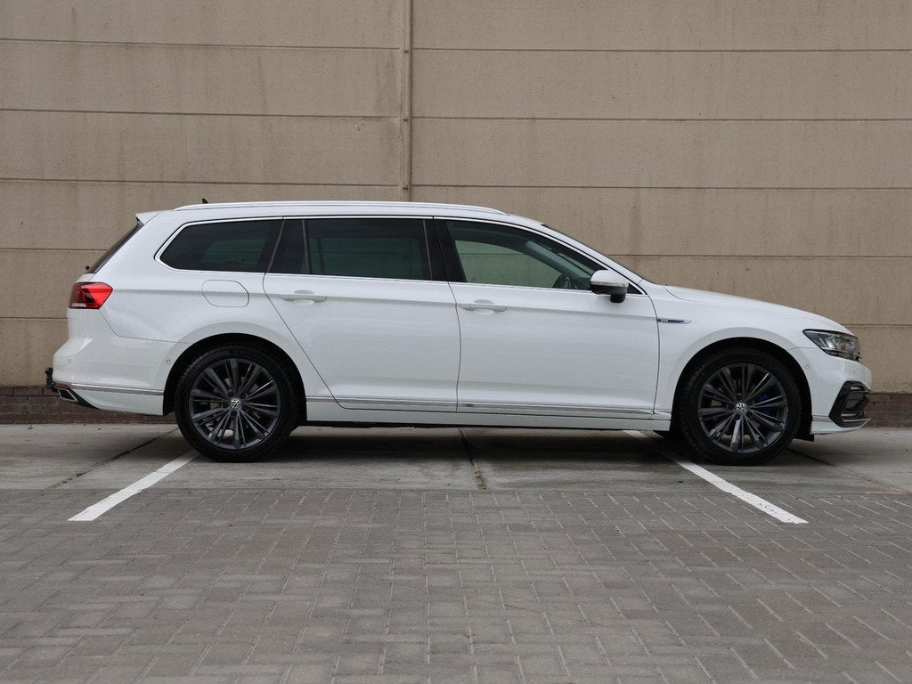Volkswagen Passat Variant 1.4 TSI PHEV GTE Highline 218pk DS, Auto's, Stof, Gebruikt, 4 cilinders, Wit
