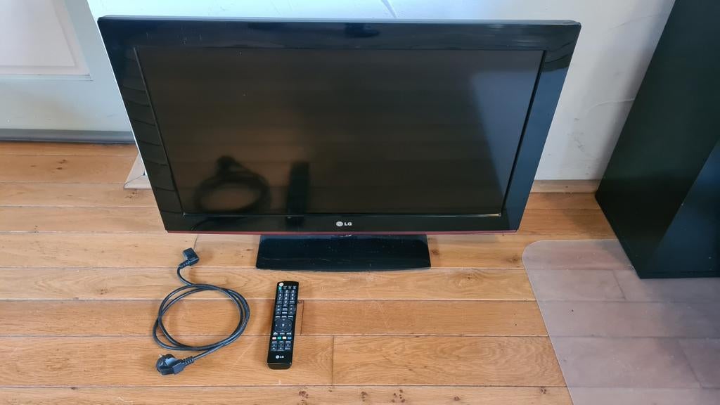 LG 32LD350 LCD TV - 81 cm (32 inch), Ophalen, Gebruikt, 50 Hz, 80 tot 100 cm