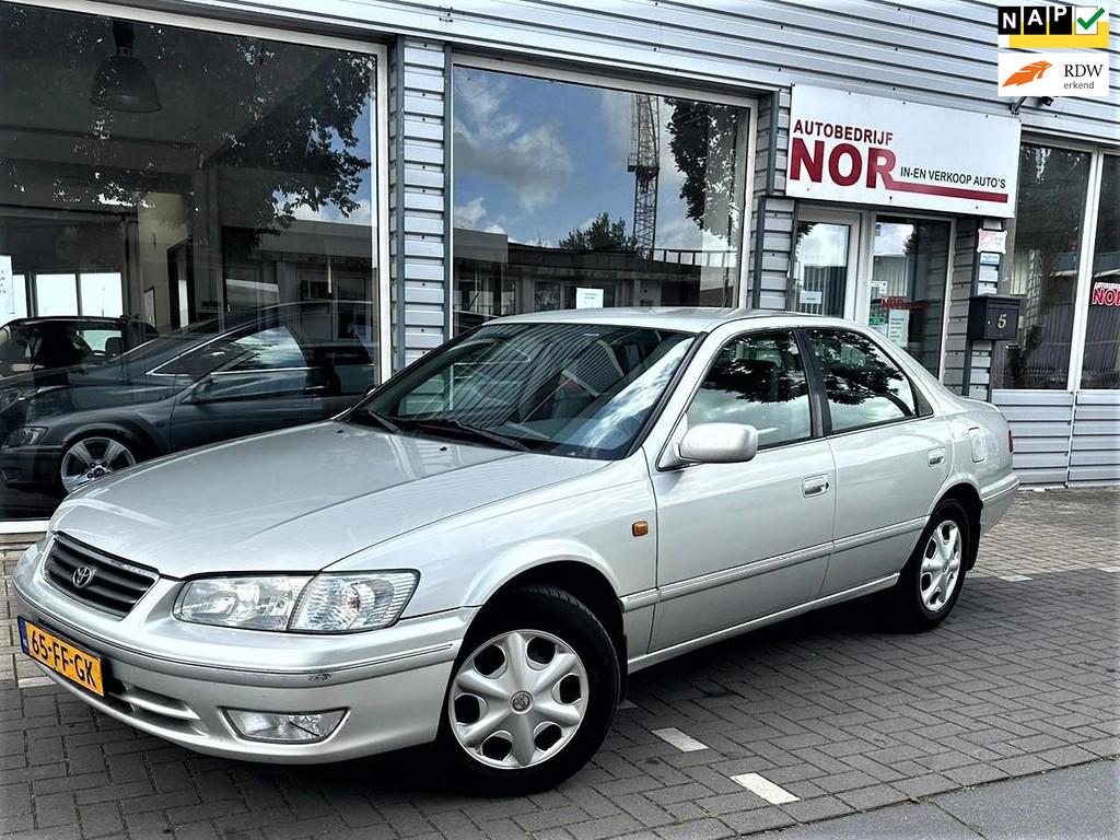 Toyota Camry 2.2i AUTOMAAT LEER IN PRIMA STAAT, Gebruikt, 4 cilinders, Stoelverwarming, Camry