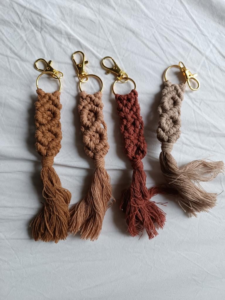 Handgemaakte Macramé Sleutelhangers - Diverse Kleuren, Ophalen of Verzenden, Nieuw, Overige typen