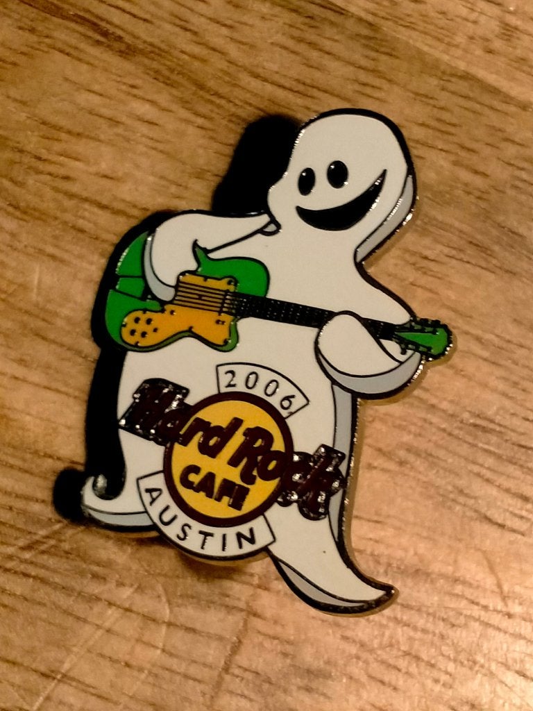 Hard Rock Cafe Austin 2006 HRC spook gitaar pin spoken 2, Ophalen of Verzenden, Zo goed als nieuw, Overige onderwerpen