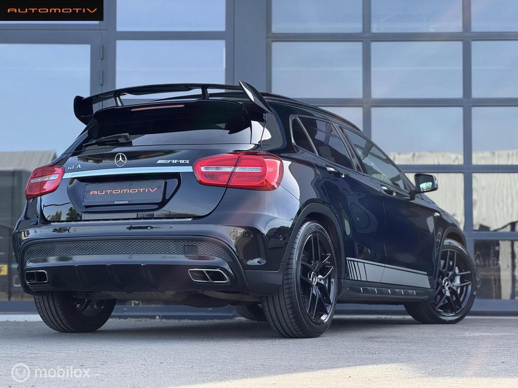 Mercedes GLA-klasse AMG 45 4MATIC / PANO / DISTRONICPLUS, Auto's, Gebruikt, Euro 6, 4 cilinders, 360 pk