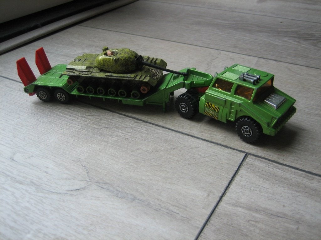 Matchbox Battle kings K 106 tank transporter met tank, Ophalen of Verzenden, Gebruikt, Bus of Vrachtwagen