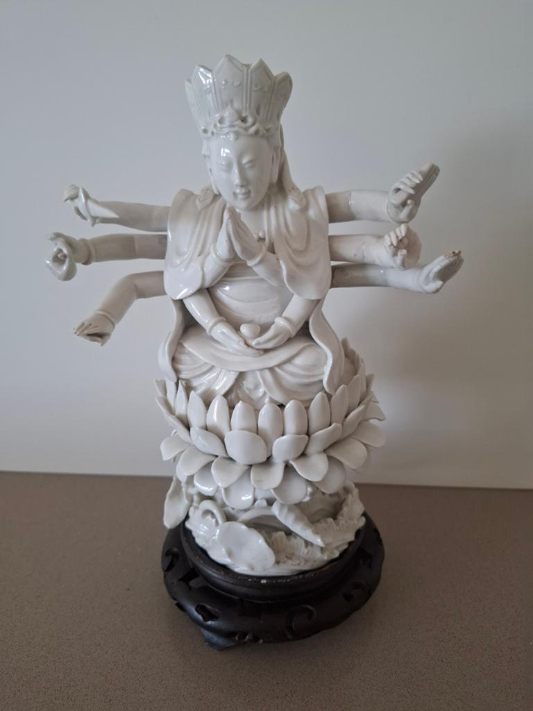 Antiek Chinees Porseleinen Dehua Beeld Guanyin met  Armen, Antiek en Kunst, Ophalen of Verzenden