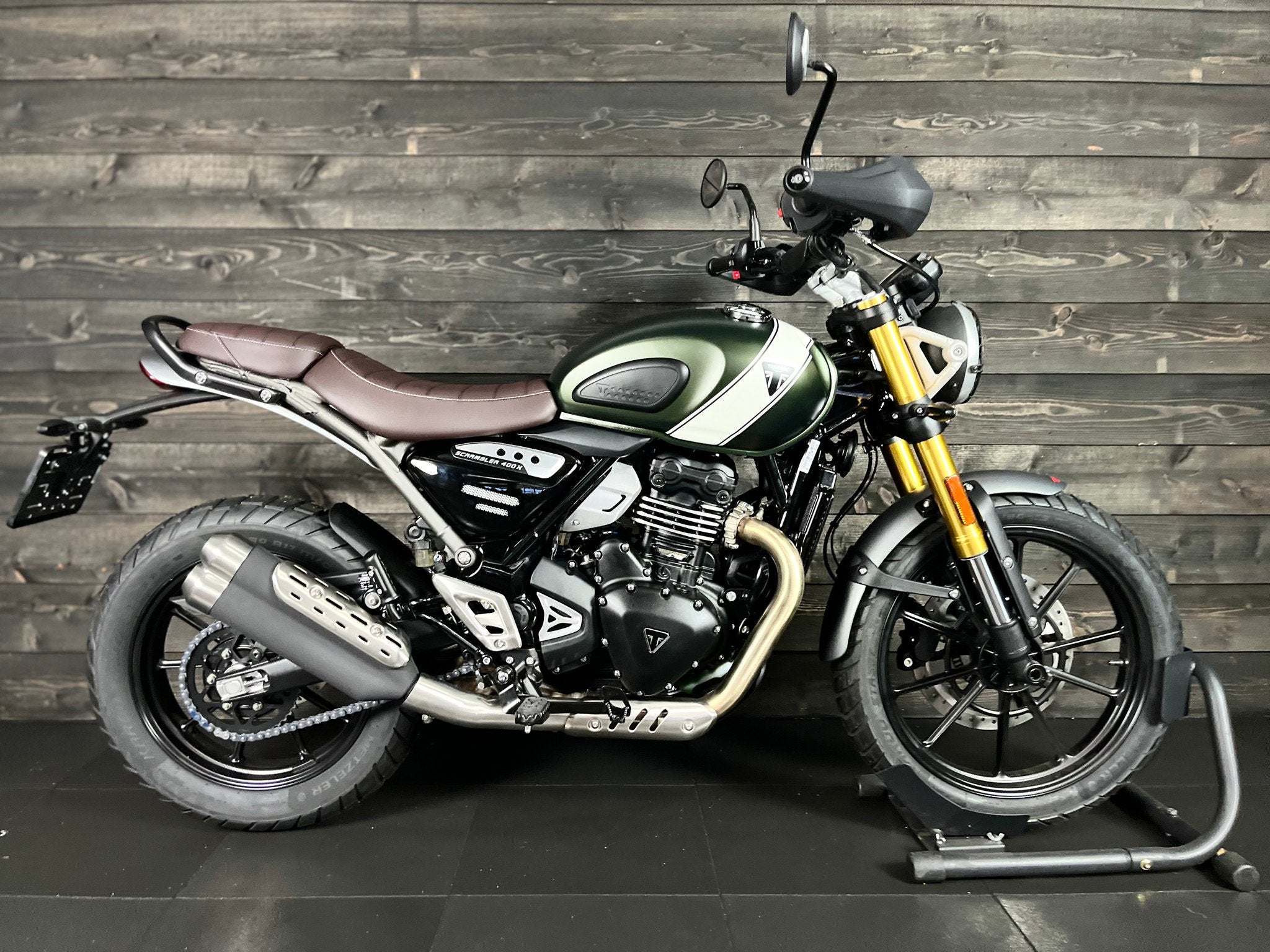 Triumph SCRAMBLER 400 X MATT KHAKI DEMO (bj 2026), Nieuw, Bedrijf, Toermotor, Handgeschakeld