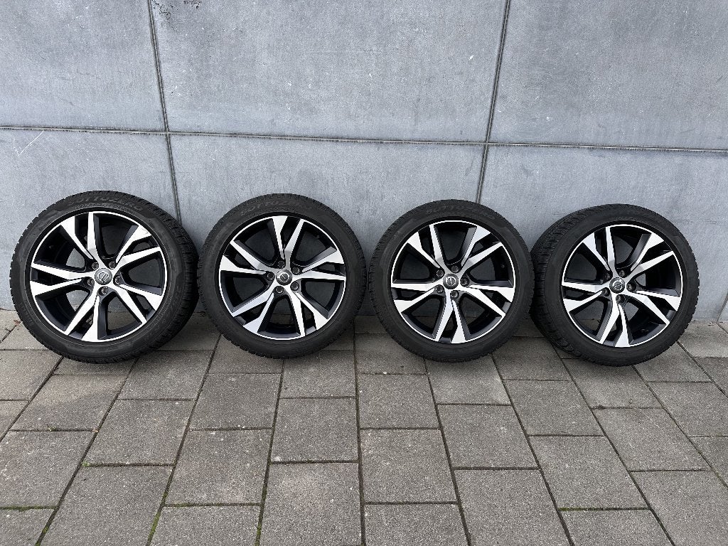 Originele Volvo R-Design 18 inch Winterwielen, Auto-onderdelen, Ophalen, 18 inch, Gebruikt, Banden en Velgen