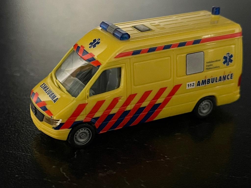 Ambu-1008 MB Sprinter Ambulancedienst Engelen Midden Limburg, Ophalen of Verzenden, Nieuw, Bus of Vrachtwagen, Herpa