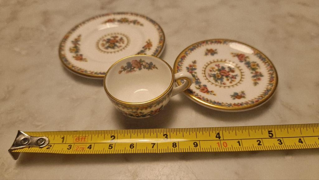 Coalport Ming Rose Miniatuur Theekopje en Schotels, Ophalen of Verzenden