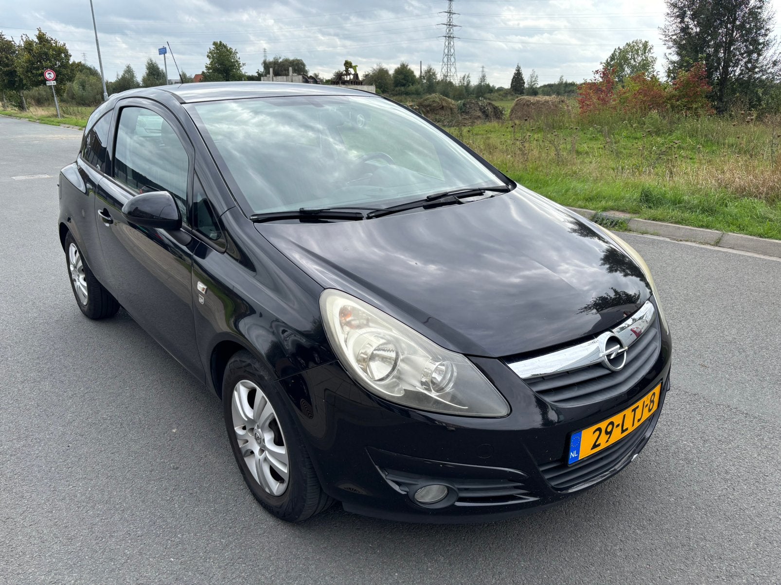 Opel Corsa 1.4 Airco/Trekhaak 3D 2010 Zwart, Auto's, Voorwielaandrijving, 40 €/maand, 1398 cc, 4 cilinders