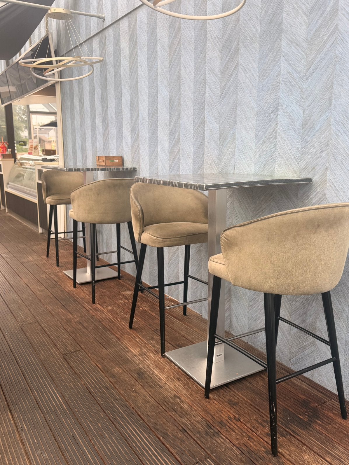 Hoge tafels met barstoelen, Ophalen, Gebruikt, Met voetsteun, Metaal