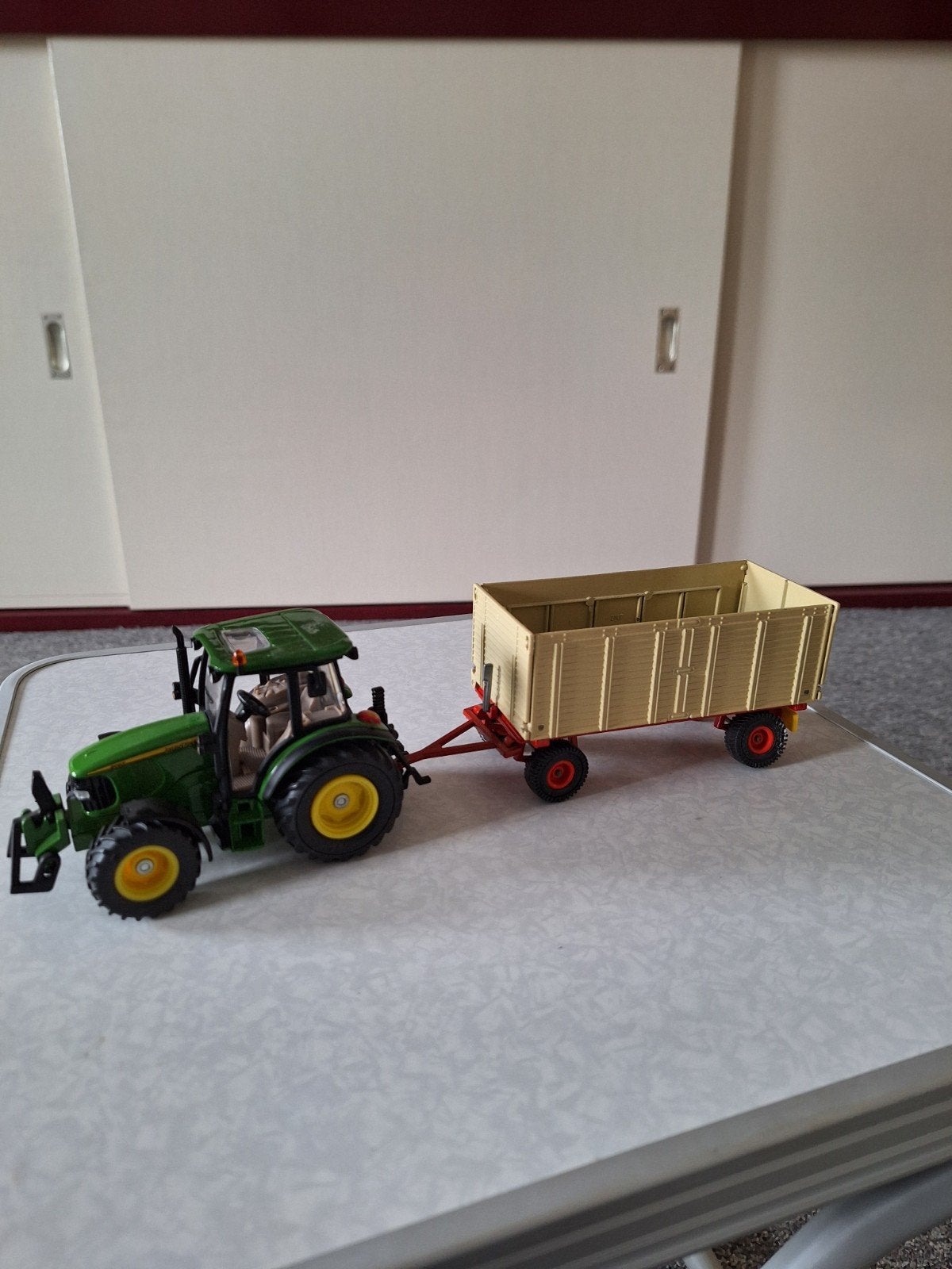 John Deere Tractor met aanhanger speelgoedmodel, Ophalen of Verzenden, Zo goed als nieuw