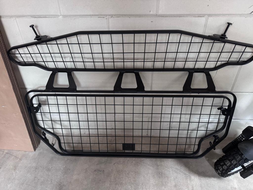 Bagagerek/hondenrek Range Rover Sport (2024 model), Ophalen, Zo goed als nieuw